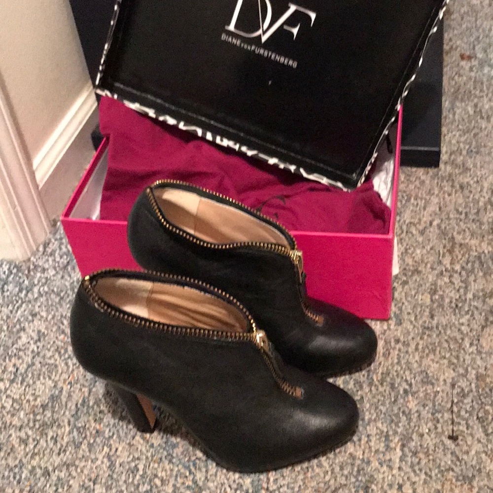 Diane vonFurstenberg Black leather booties